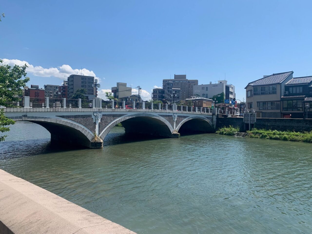 浅野川にかかる橋